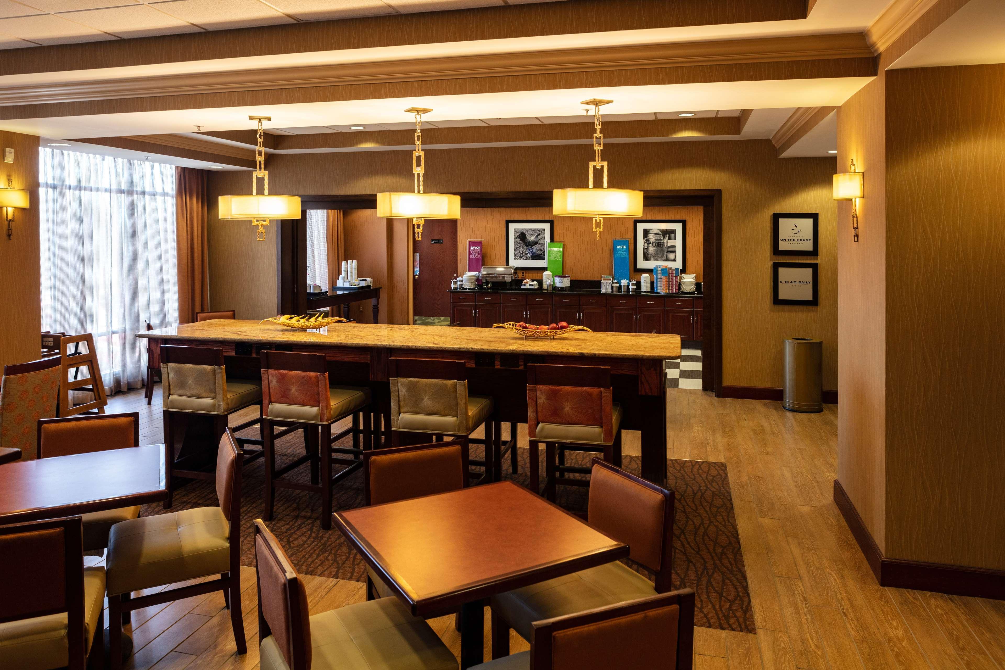 Hampton Inn Easton Bagian luar foto