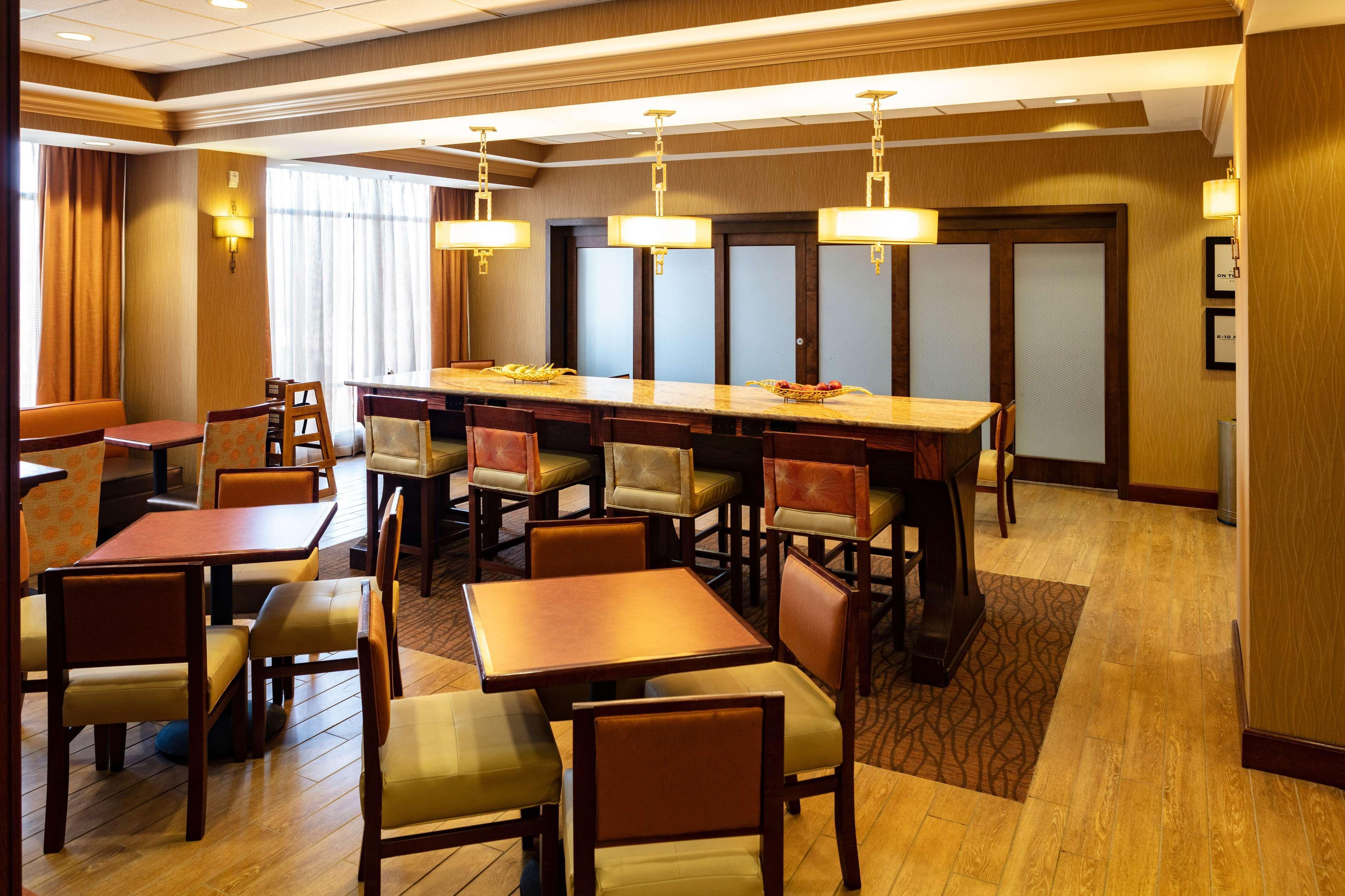 Hampton Inn Easton Bagian luar foto