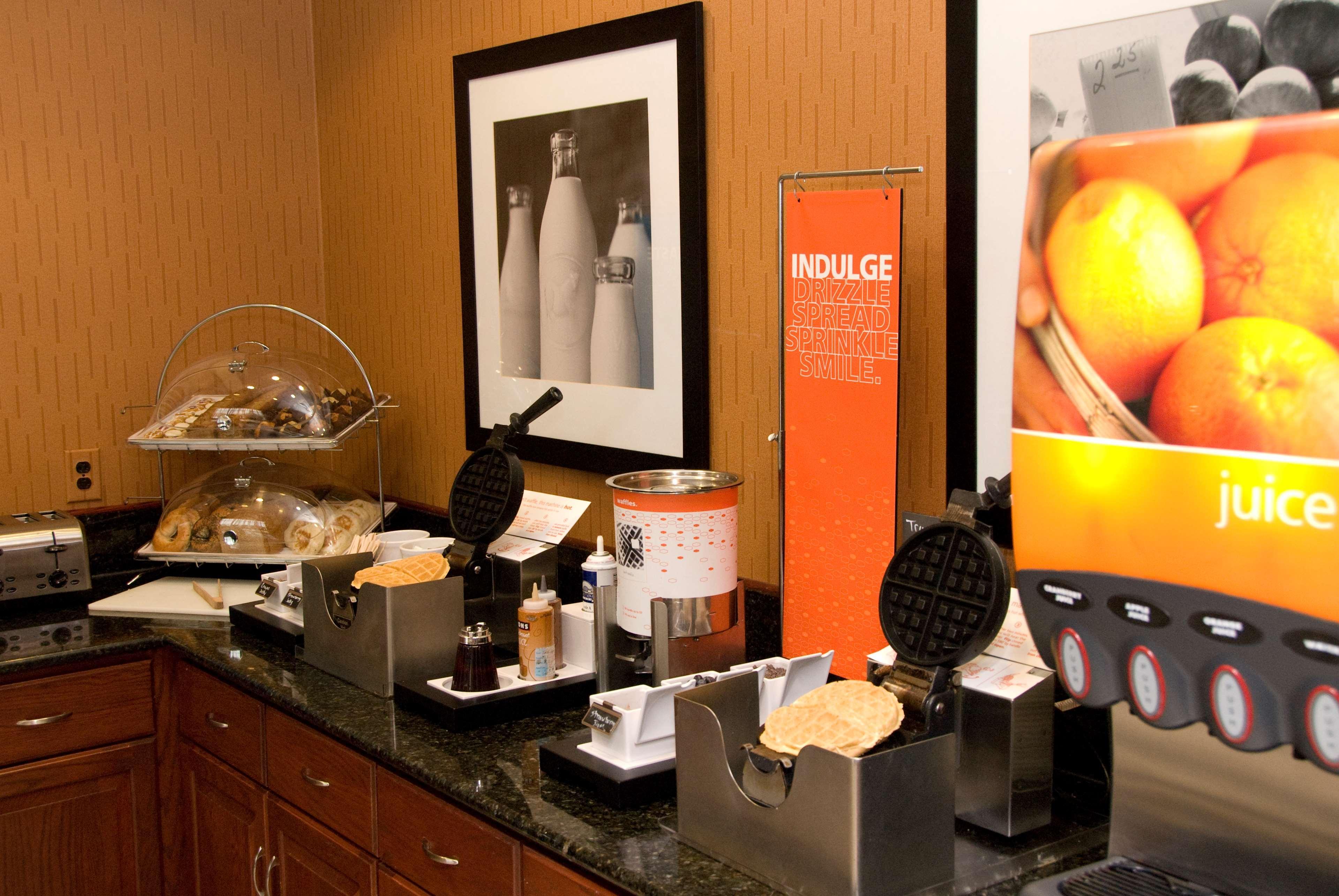 Hampton Inn Easton Bagian luar foto