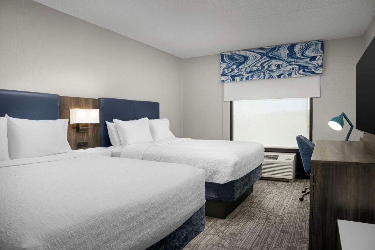Hampton Inn Easton Bagian luar foto
