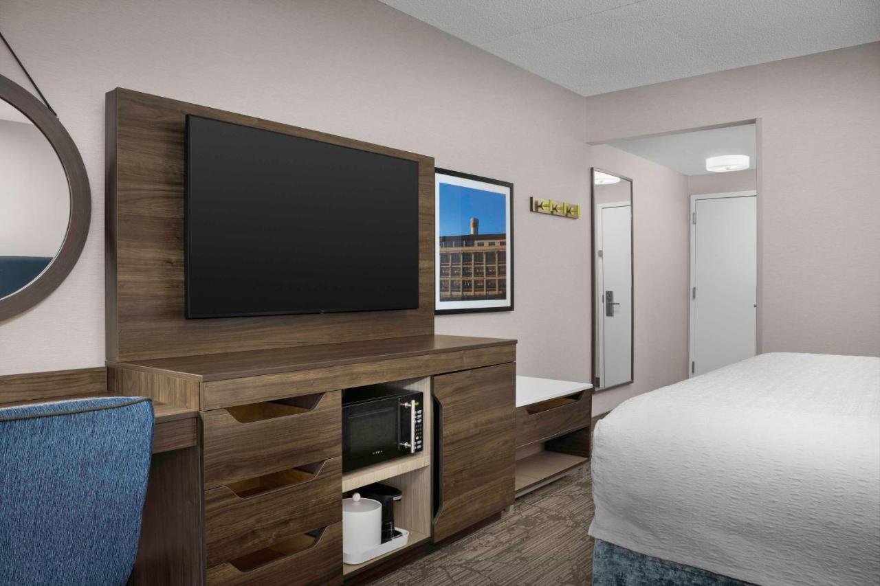Hampton Inn Easton Bagian luar foto