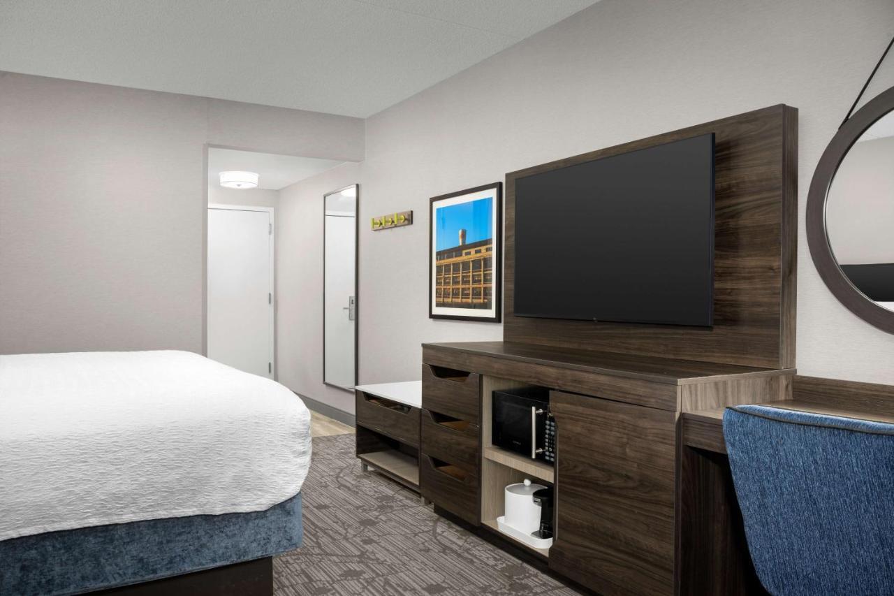 Hampton Inn Easton Bagian luar foto