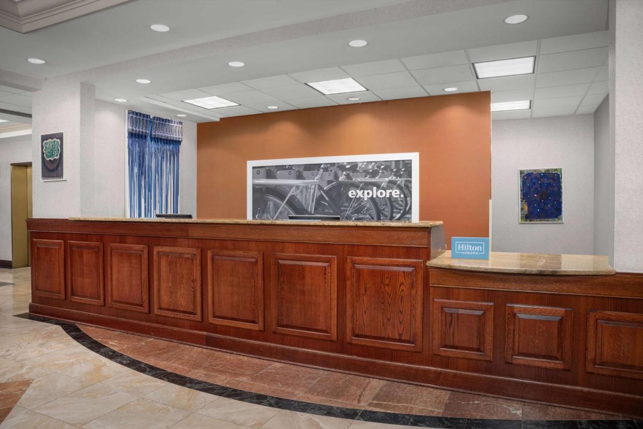 Hampton Inn Easton Bagian luar foto