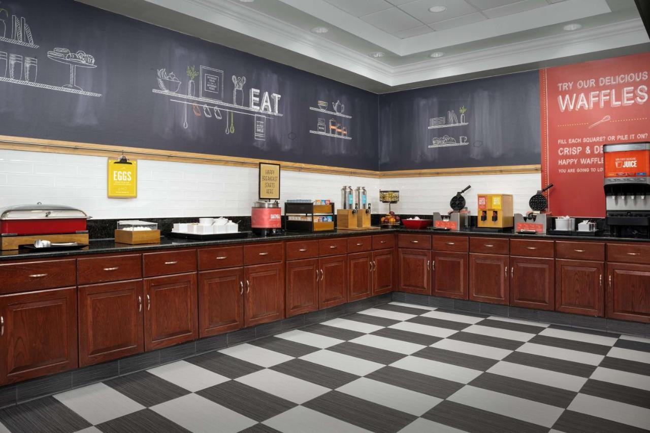 Hampton Inn Easton Bagian luar foto